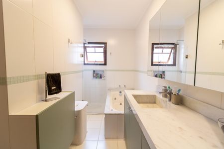 Casa à venda com 211m², 3 quartos e 3 vagasBanheiro da Suíte