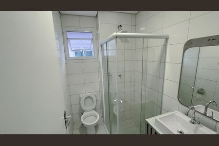 Banheiro de apartamento para alugar com 2 quartos, 51m² em Jardim das Oliveiras, São Paulo