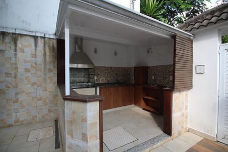 Casa à venda com 195m², 4 quartos e 1 vagaChurrasqueira
