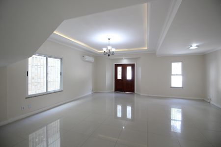 Sala de casa à venda com 4 quartos, 195m² em Anil, Rio de Janeiro