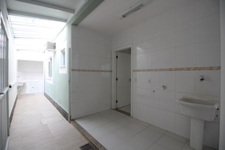 Casa à venda com 195m², 4 quartos e 1 vagaÁrea de Serviço