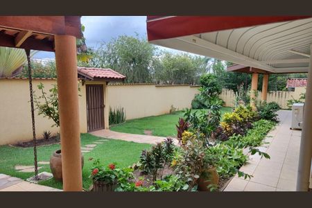 Casa de condomínio à venda com 293m², 3 quartos e 4 vagasFoto 02