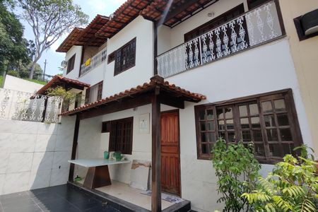Casa de condomínio para alugar com 100m², 3 quartos e 1 vaga Casa de condomínio para alugar com 100m², 3 quartos e 1 vagaFachada
