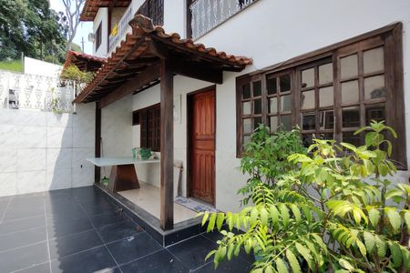 Casa de condomínio para alugar com 100m², 3 quartos e 1 vaga Casa de condomínio para alugar com 100m², 3 quartos e 1 vagaFachada