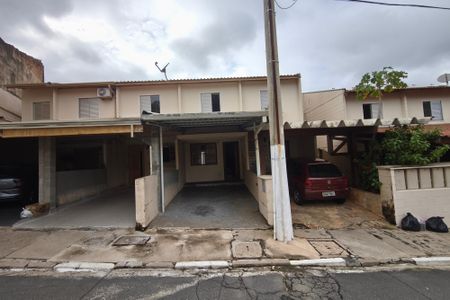 Casa de condomínio à venda com 72m², 2 quartos e 2 vagasFachada