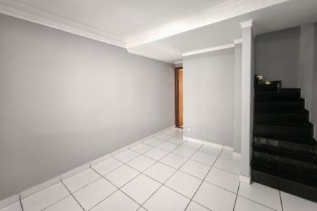 Casa de condomínio à venda com 72m², 2 quartos e 2 vagasSala