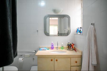 Casa à venda com 138m², 2 quartos e 4 vagasBanheiro Quarto 2 - Suite