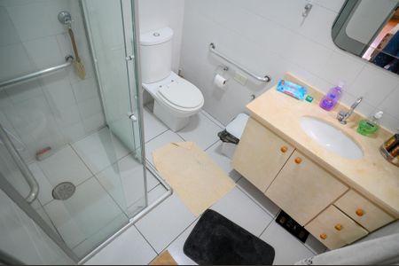 Casa à venda com 138m², 2 quartos e 4 vagasBanheiro Quarto 2 - Suite