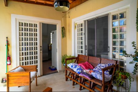 Casa à venda com 138m², 2 quartos e 4 vagasVaranda