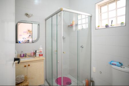 Casa à venda com 138m², 2 quartos e 4 vagasBanheiro Quarto 1 - Suite