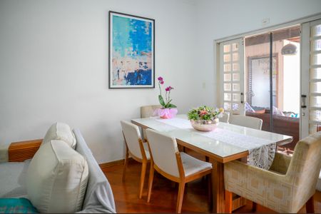 Casa à venda com 138m², 2 quartos e 4 vagasSala