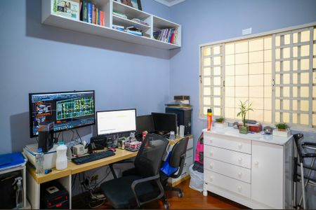 Casa à venda com 138m², 2 quartos e 4 vagasEscritório