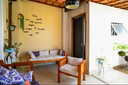 Casa à venda com 138m², 2 quartos e 4 vagasVaranda