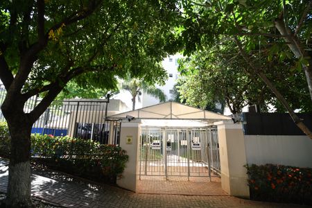 Apartamento para alugar com 50m², 2 quartos e 1 vagaFachada e portaria