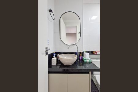 Apartamento para alugar com 76m², 2 quartos e 1 vaga Apartamento para alugar com 76m², 2 quartos e 1 vagaBanheiro da suite