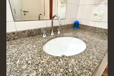 Apartamento para alugar com 260m², 4 quartos e 3 vagasBanheiro 1