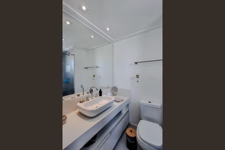 Apartamento à venda com 196m², 3 quartos e 3 vagas Apartamento à venda com 196m², 3 quartos e 3 vagasBanheiro da Suíte 2