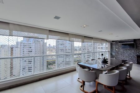 Apartamento à venda com 196m², 3 quartos e 3 vagas Apartamento à venda com 196m², 3 quartos e 3 vagasVaranda da Sala