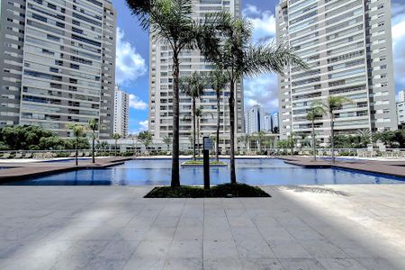 Apartamento à venda com 196m², 3 quartos e 3 vagas Apartamento à venda com 196m², 3 quartos e 3 vagasÁrea comum - Piscina