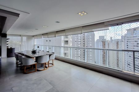 Apartamento à venda com 196m², 3 quartos e 3 vagas Apartamento à venda com 196m², 3 quartos e 3 vagasVaranda da Sala