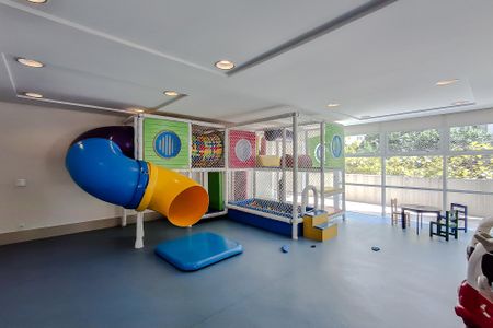 Apartamento à venda com 196m², 3 quartos e 3 vagas Apartamento à venda com 196m², 3 quartos e 3 vagasBrinquedoteca