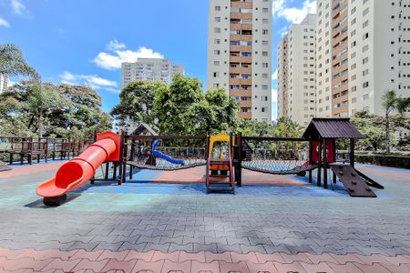 Apartamento à venda com 196m², 3 quartos e 3 vagas Apartamento à venda com 196m², 3 quartos e 3 vagasÁrea comum - Playground