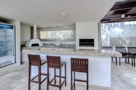 Apartamento à venda com 196m², 3 quartos e 3 vagas Apartamento à venda com 196m², 3 quartos e 3 vagasÁrea comum - Churrasqueira