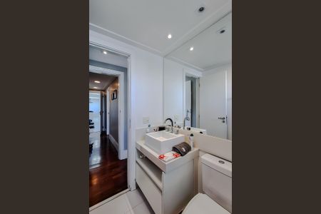 Apartamento à venda com 196m², 3 quartos e 3 vagas Apartamento à venda com 196m², 3 quartos e 3 vagasBanheiro da Suíte