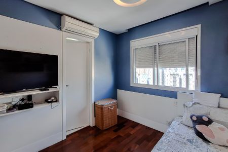 Apartamento à venda com 196m², 3 quartos e 3 vagas Apartamento à venda com 196m², 3 quartos e 3 vagasQuarto 2 - Suíte