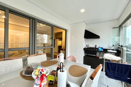 Apartamento à venda com 89m², 3 quartos e 1 vaga Apartamento à venda com 89m², 3 quartos e 1 vagaVaranda