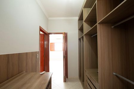 Casa de condomínio para alugar com 280m², 3 quartos e 4 vagasCloset Suíte 3