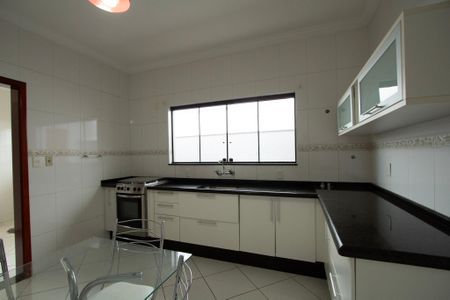 Casa de condomínio para alugar com 280m², 3 quartos e 4 vagasCozinha 