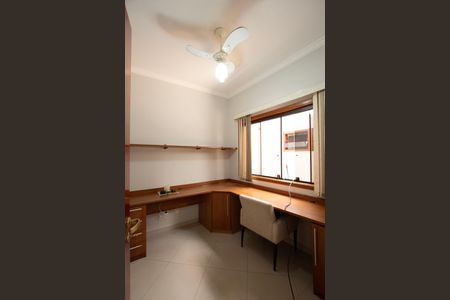 Casa de condomínio para alugar com 280m², 3 quartos e 4 vagasEscritório 