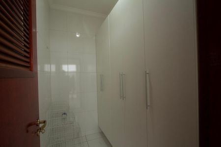 Casa de condomínio para alugar com 280m², 3 quartos e 4 vagasDespensa Cozinha 