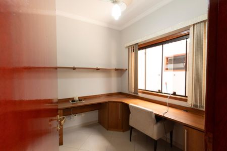 Casa de condomínio para alugar com 280m², 3 quartos e 4 vagasEscritório 