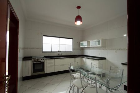 Casa de condomínio para alugar com 280m², 3 quartos e 4 vagasCozinha 