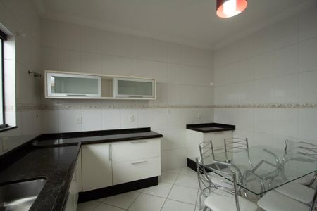 Casa de condomínio para alugar com 280m², 3 quartos e 4 vagasCozinha 