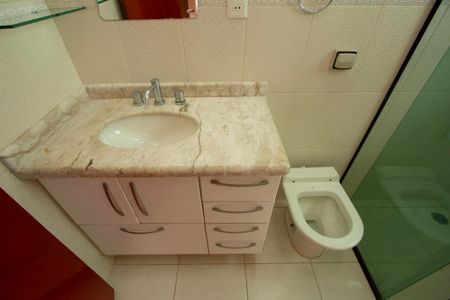 Casa de condomínio para alugar com 280m², 3 quartos e 4 vagasBanheiro Suíte 1