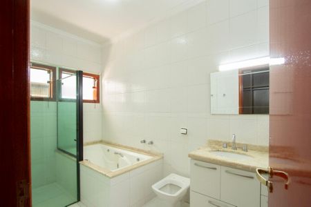 Casa de condomínio para alugar com 280m², 3 quartos e 4 vagasBanheiro Suíte 3