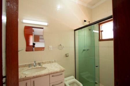 Casa de condomínio para alugar com 280m², 3 quartos e 4 vagasBanheiro Suíte 1