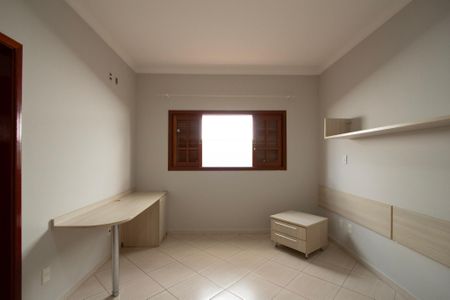 Casa de condomínio para alugar com 280m², 3 quartos e 4 vagasSuíte 2