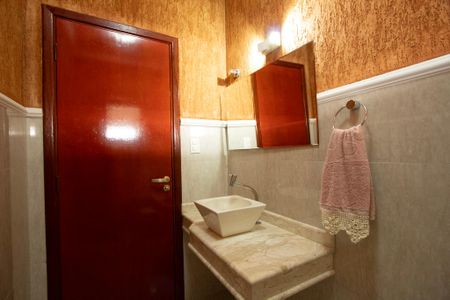 Casa de condomínio para alugar com 280m², 3 quartos e 4 vagasLavabo 