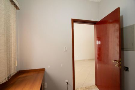 Casa de condomínio para alugar com 280m², 3 quartos e 4 vagasEscritório 