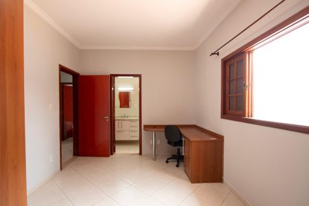 Casa de condomínio para alugar com 280m², 3 quartos e 4 vagasSuíte 1