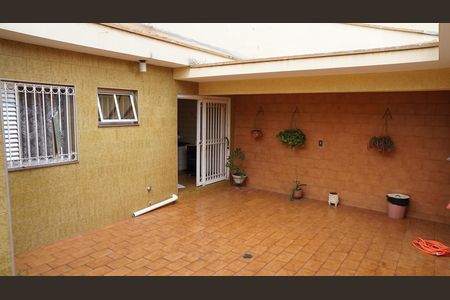 Casa à venda com 147m², 2 quartos e 6 vagasQuintal