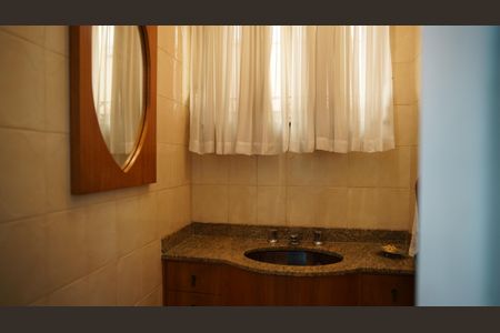 Casa à venda com 147m², 2 quartos e 6 vagasLavabo
