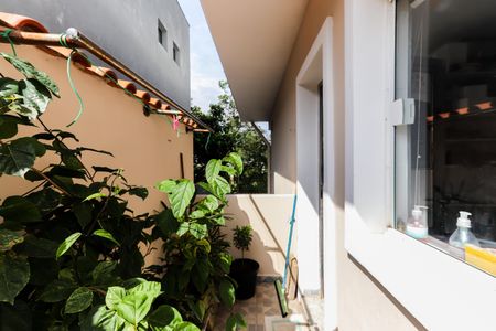 Casa de condomínio para alugar com 330m², 4 quartos e 5 vagasQuintal