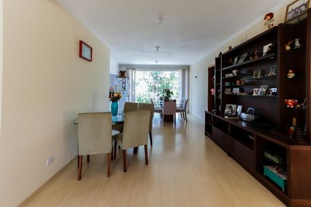 Casa de condomínio para alugar com 330m², 4 quartos e 5 vagasSala Estar e Jantar