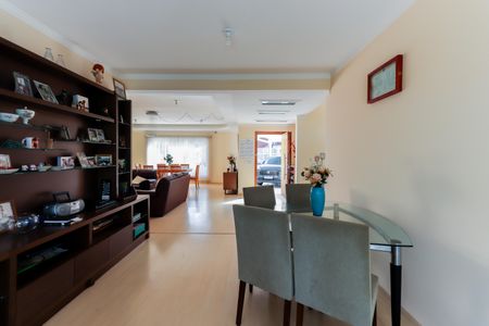 Casa de condomínio para alugar com 330m², 4 quartos e 5 vagasSala Estar e Jantar