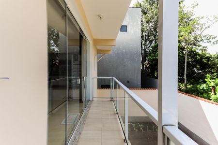Casa de condomínio para alugar com 330m², 4 quartos e 5 vagasVaranda